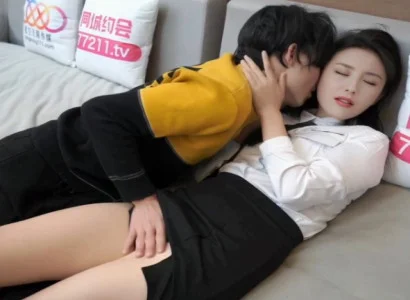 Cô gái làm thư ký bí mật chịch với sếp vì tiền