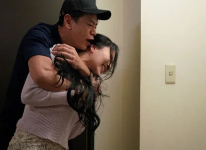 Nữ ca sĩ bị fan ép quan hệ vì thân hình quá hấp dẫn